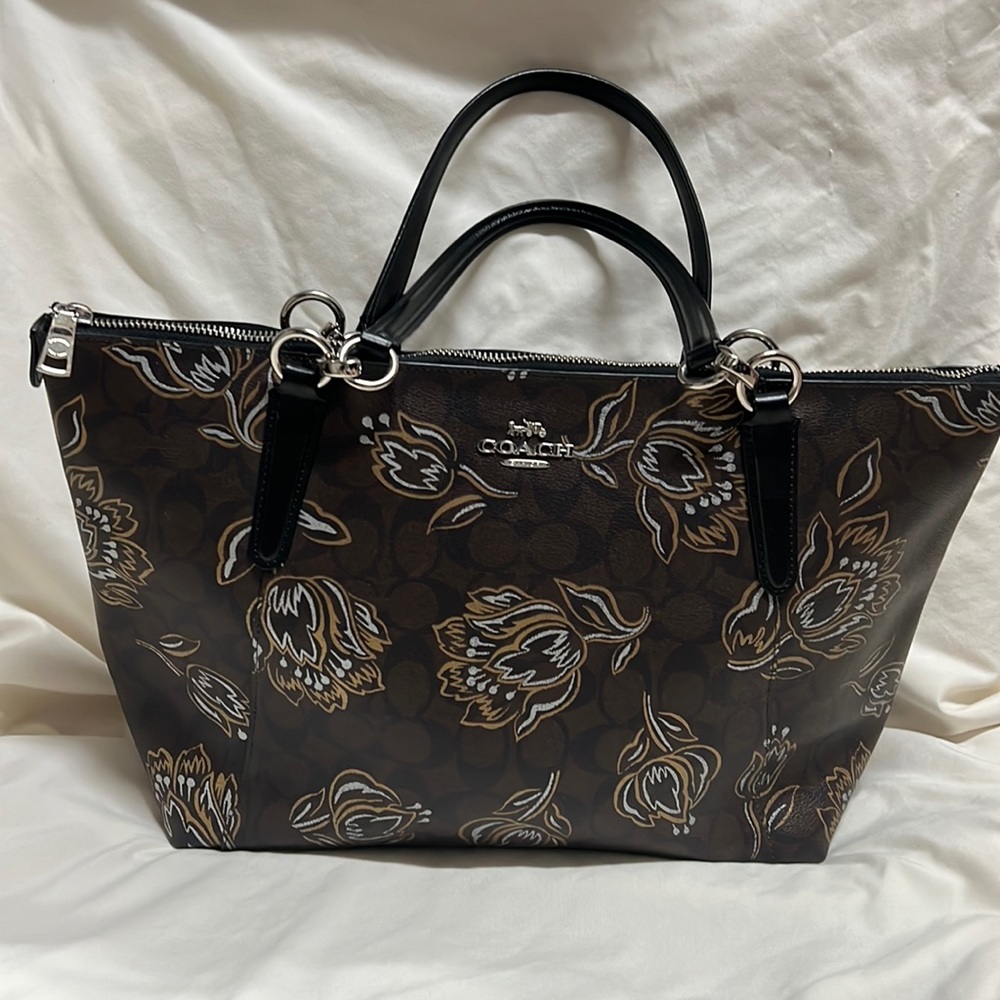 Ava Coach tote bag in signature canvas with tulip print.